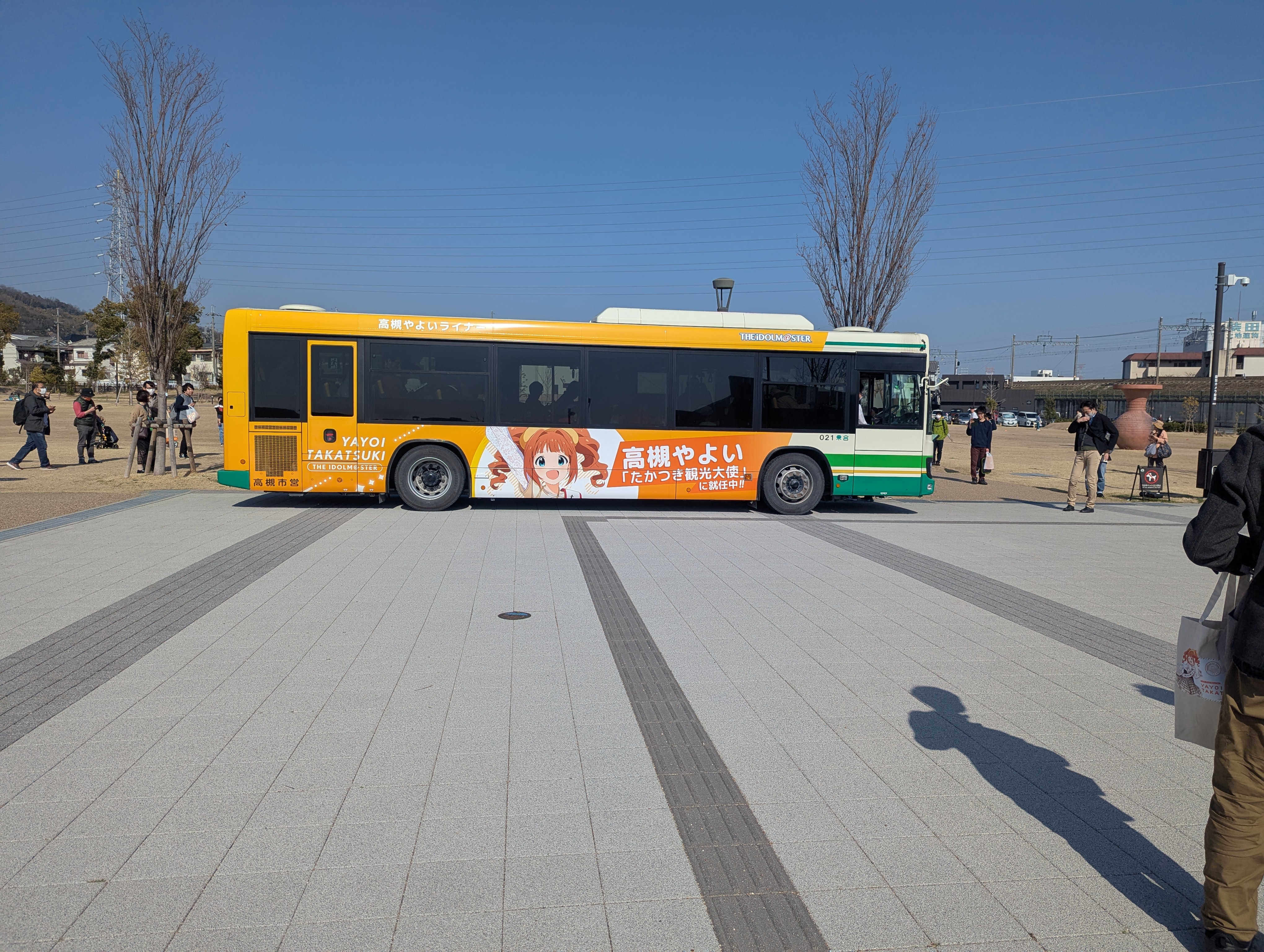 高槻やよいが描かれたバス横から