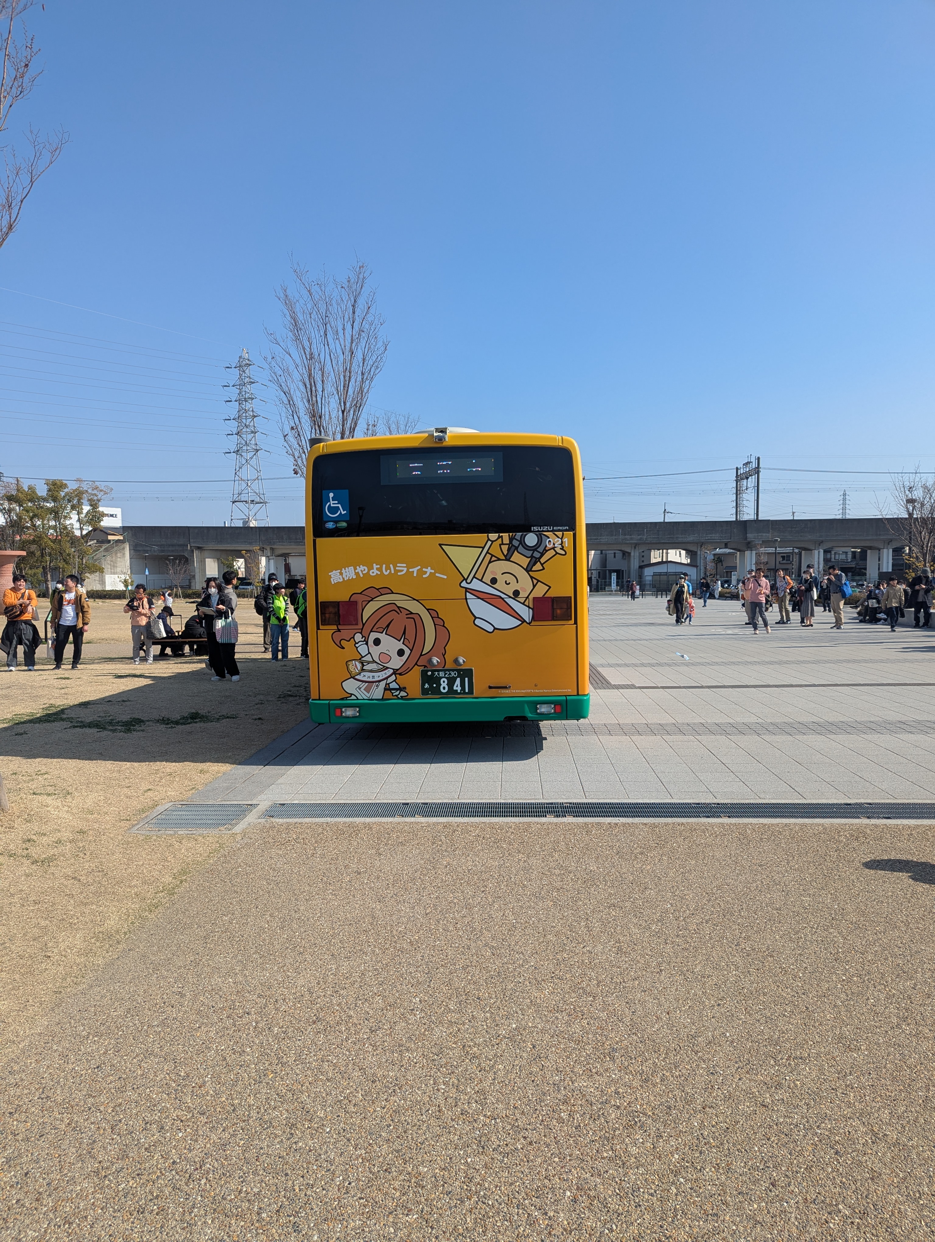 高槻やよいが描かれたバス後ろから