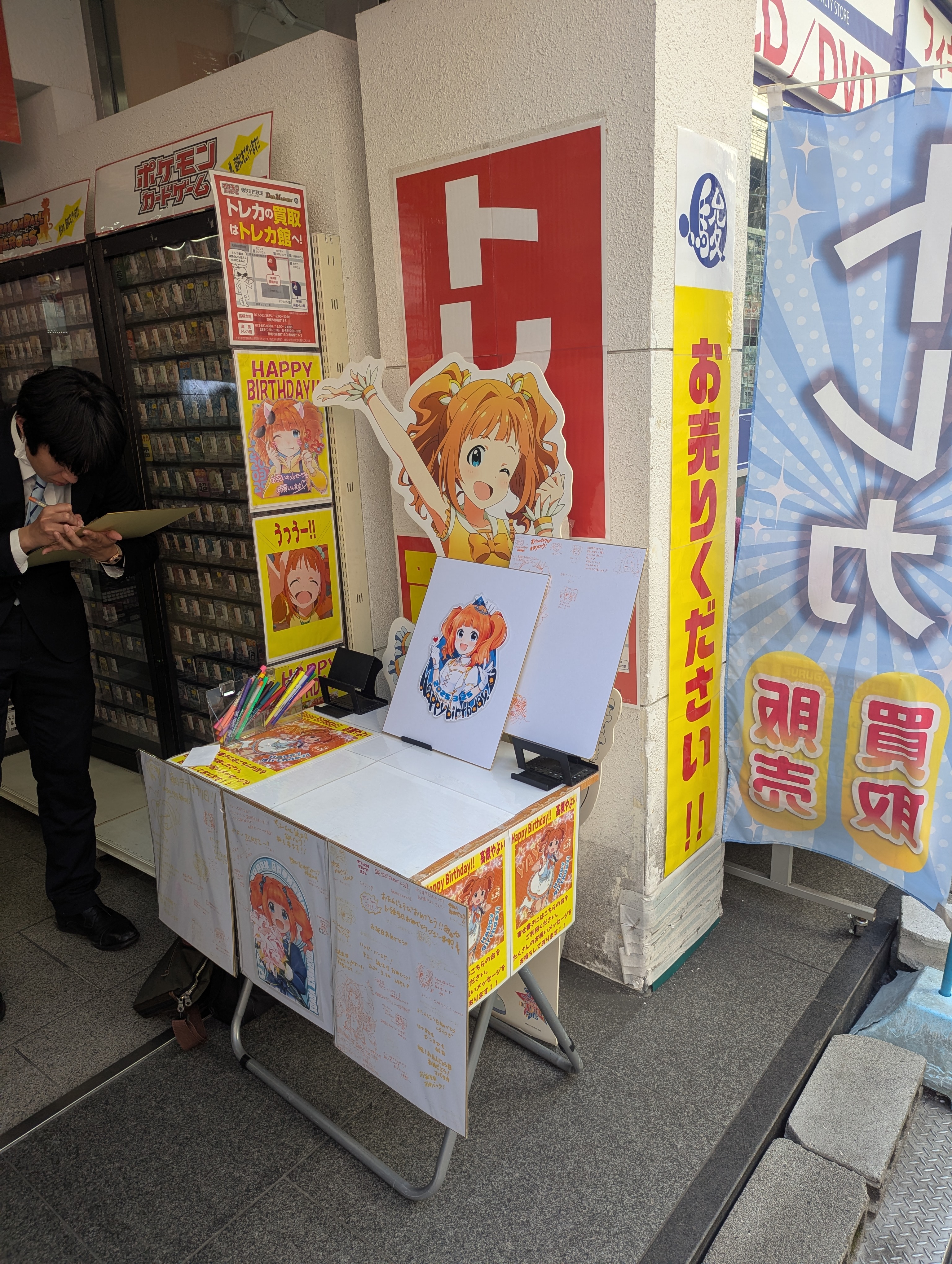 やよいのパネルと色紙